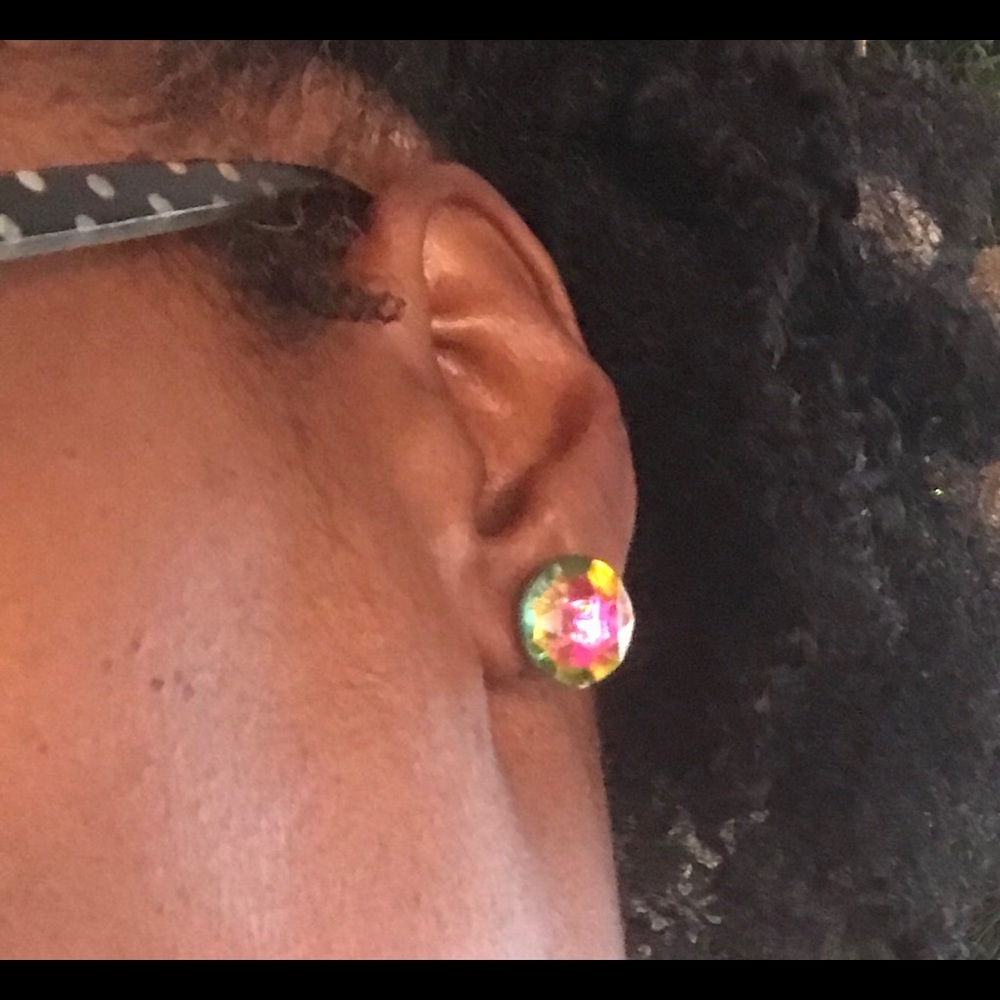 Post earrings
